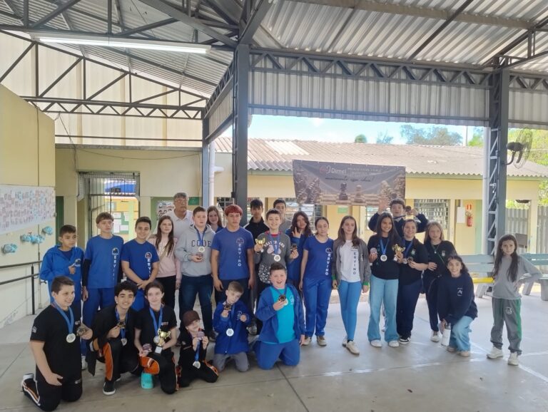 1º TORNEIO ESCOLAR DE XADREZ POR EQUIPES FOI UM SUCESSO!